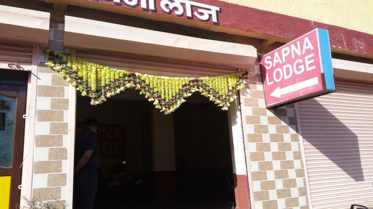 Hotel Sapna Lodge Vashi ภายนอก รูปภาพ